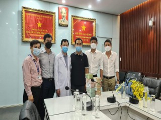 Nghệ sĩ Quyền Linh và Nghệ nhân hoa lan Nguyễn Thanh Xuân trao 2 tỷ đồng cho công tác phòng chống dịch